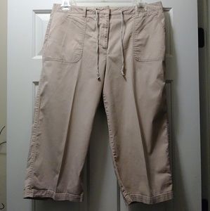 Covington khaki capris